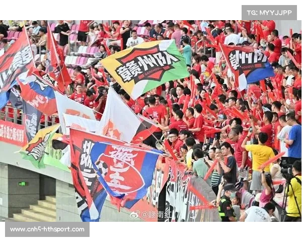 球迷热情高涨现场氛围火爆助推联赛人气持续攀升