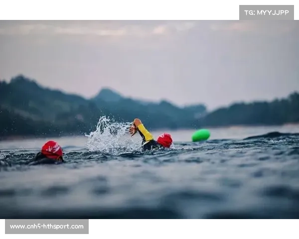 千岛湖冬泳赛挑战者跃入14℃冷水,千名选手竞逐千米赛道 千岛湖冬泳赛挑战者跃入14℃冷水,千名选手竞逐千米赛道